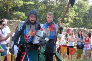 Toboșari, stegari, cascadori, trubaduri și jongleri, în Cetatea Sucevei