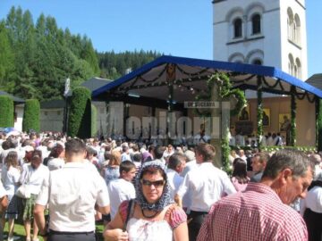 Credincioși din toată țara au participat ieri la hramul Mănăstirii Putna