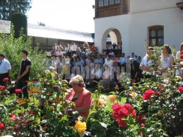 Credincioși din toată țara au participat ieri la hramul Mănăstirii Putna