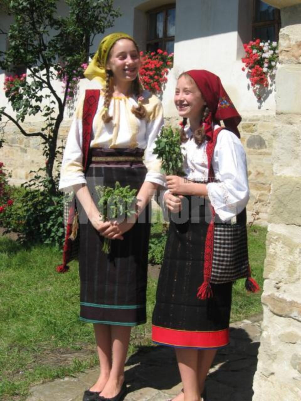 Credincioși din toată țara au participat ieri la hramul Mănăstirii Putna