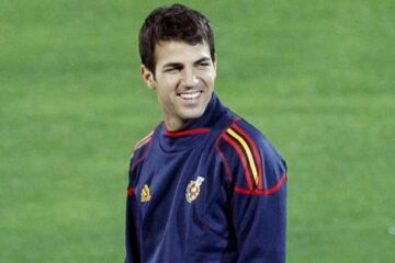 Fabregas a semnat pe cinci ani cu FC Barcelona