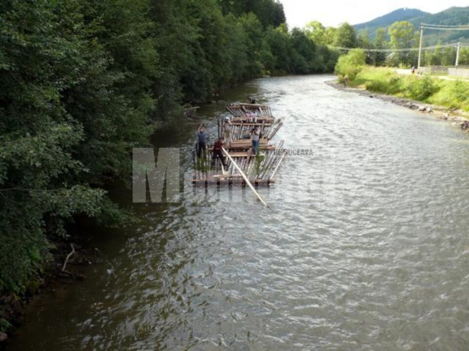 Cu pluta pe Bistrița Aurie