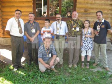 Primarul Nicolae Baltag și câțiva dintre artiștii participanți la tabăra de la Vama