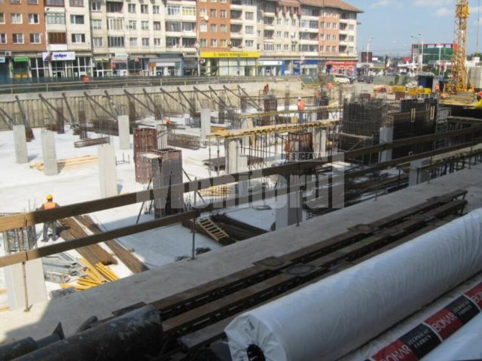 Armarea stâlpilor de susținere ai primei parcări subterane