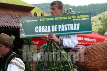 Cobză mare cu 500 de păstrăvi