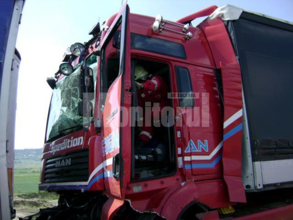 Când s-a lovit de tirul din față avea aproximativ 65 de kilometri la oră