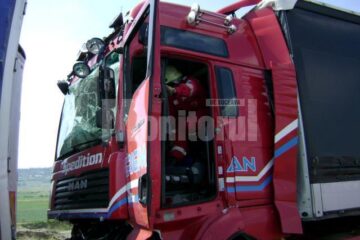 Când s-a lovit de tirul din față avea aproximativ 65 de kilometri la oră