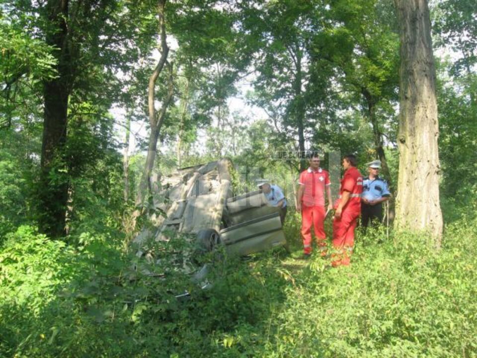Ca prin minune șoferul a scăpat cu leziuni ușoare