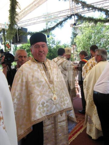 Preotul Mircea Nuțu, parohul Bisericii Sf. Constantin și Elena din Gura Humorului