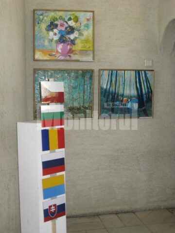 Secvență din expoziție cu steagurile țărilor participante