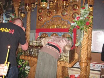 Un fragment din moaștele Sf. Nectarie, dăruit bisericii din curtea Spitalului Vechi