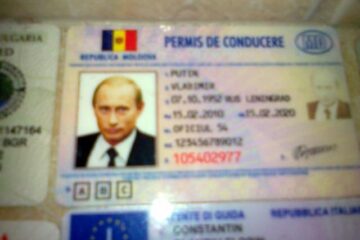 Permis de conducere pe numele lui Putin, descoperit la Chișinău într-o "fabrică" de acte false. Foto: ProTV Chișinău