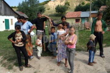 Comunitatea de țigani din cătunul Tâmpoceni, comuna Păltinoasa