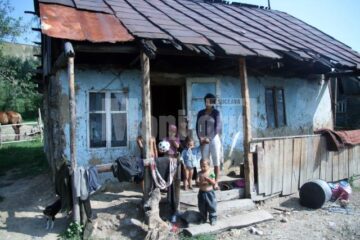 Casa în care locuiește familia Gherman și cei șase copii