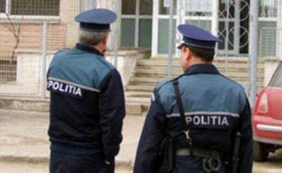 Unii polițiști au ales să plece de bunăvoie din sistemul Ministerului de Interne. Foto: stiri.rol.ro Unii polițiști au ales să plece de bunăvoie din sistemul Ministerului de Interne. Foto: stiri.rol.ro