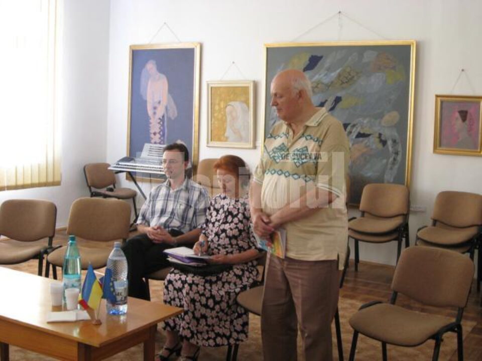 Directorii bibliotecilor din Suceava și Cernăuți, Gabriel Cărăbuș și Antonina Ivanițchi, și folcloristul Kuzma Smali