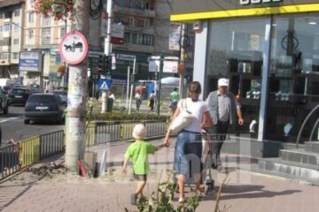 Capcana pentru trecători, semnalizată cu crengi