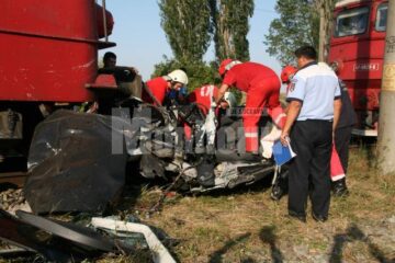 Copilul a rămas între fiarele mașinii, fiind târât până când locomotiva a putut să se oprească