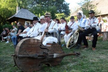 Lautari si rapsozi populari la Festivalul tarafuri si Fanfare 2011