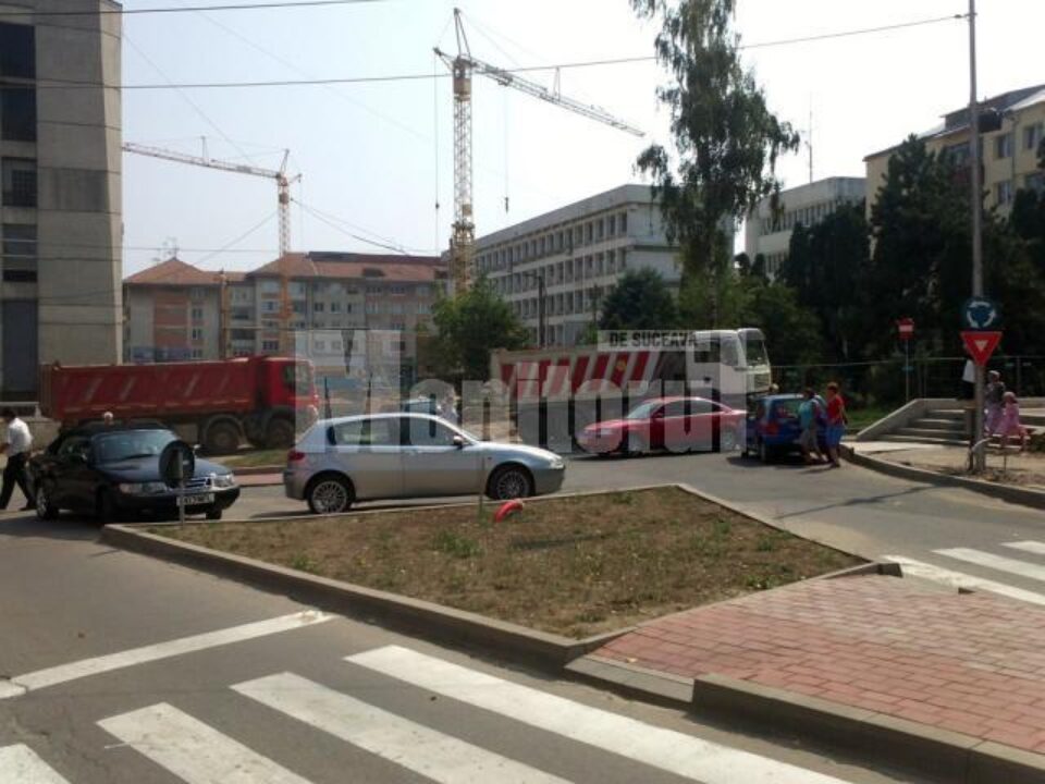 Așa arata sensul giratoriu ieri, în jurul orei 13.00