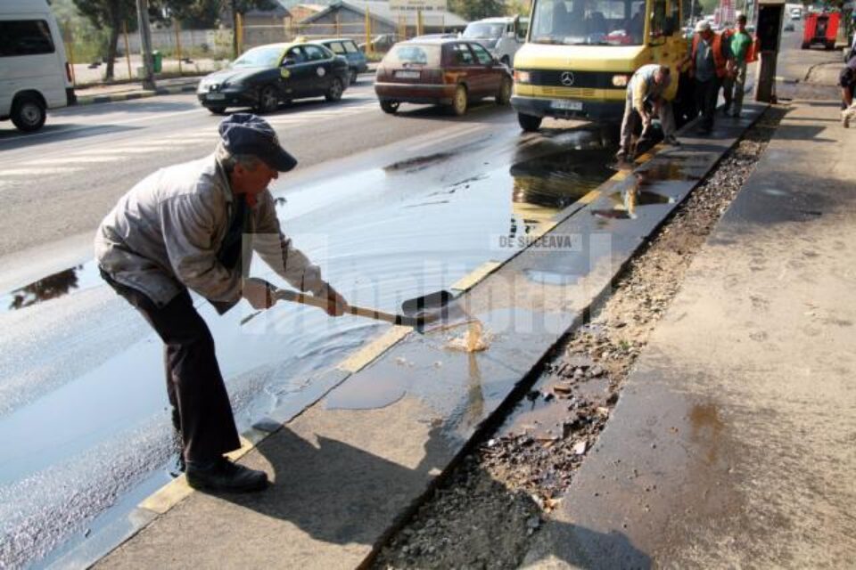 Motorina a fost evacuata cu lopețile