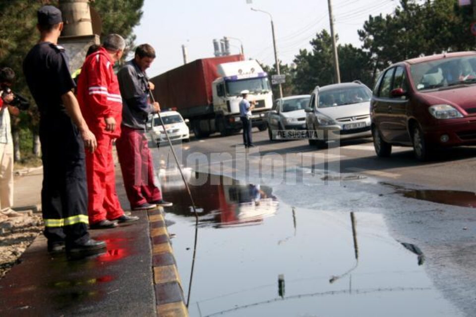 La fața locului au intervenit pompieri, lucrători ai Serviciului Voluntar și politisti rutieri