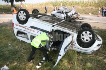 Un polițist a murit, iar un altul e grav rănit la spital, după ce s-au răsturnat cu Logan-ul Poliției Rutiere