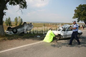 Un polițist a murit, iar un altul e grav rănit la spital, după ce s-au răsturnat cu Logan-ul Poliției Rutiere