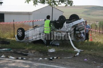Un polițist a murit, iar un altul e grav rănit la spital, după ce s-au răsturnat cu Logan-ul Poliției Rutiere
