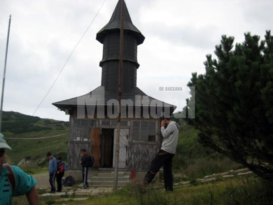 Mănăstire pe muntele Ceahlău