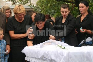 Durerea văduvei îndoliate a adus lacrimi in ochii tuturor
