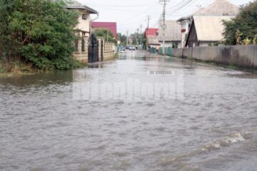 Deversarea așa-zis controlată a inundat străzile din Ițcani