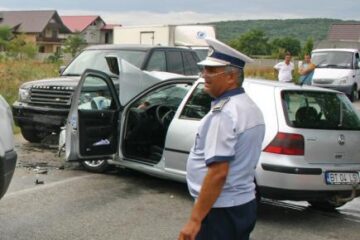 Autoturismul VW a fost proiectat pe contrasens, lovind frontal Range Rover-ul în care se aflau Jeni Mandachi și soțul său. Foto: Monitorul de Botoșani