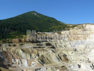 Rămășițele minei de extragere a sulfului din munții Călimani