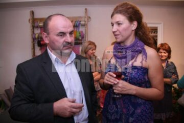 Bun venit printre flori și îngeri, la Casa cu flori!