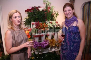 Bun venit printre flori și îngeri, la Casa cu flori!