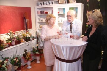 Bun venit printre flori și îngeri, la Casa cu flori!