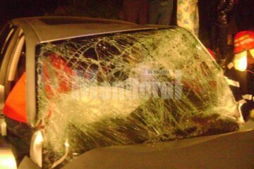 În urma impactului, un tânăr în vârstă de 19 ani a murit, iar patru persoane au fost rănite