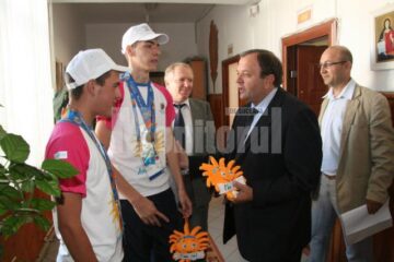 Gheorghe Flutur a primit o mascotă a ediției de anul acesta a Jocurilor Olimpice Speciale (Special Olympics)