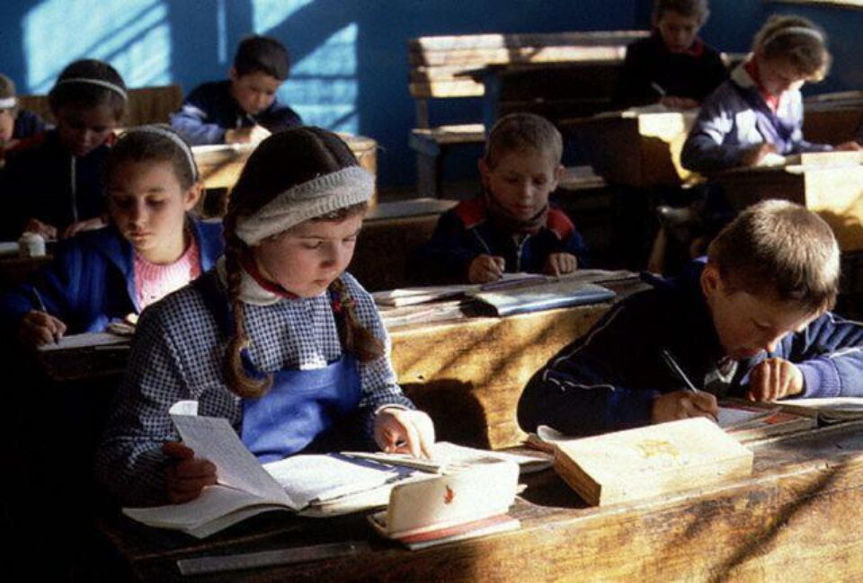 Elevii de clasa întâi și a II-a vor avea activități specifice la oră de lectură distinctă în orar. Foto: CORBIS