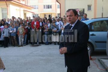 Gheorghe Flutur a participat ieri la deschiderea anului școlar la Centrul Școlar pentru Educație Incluzivă din Suceava