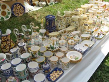 Ceramică albă realizată de Bela Lorincz