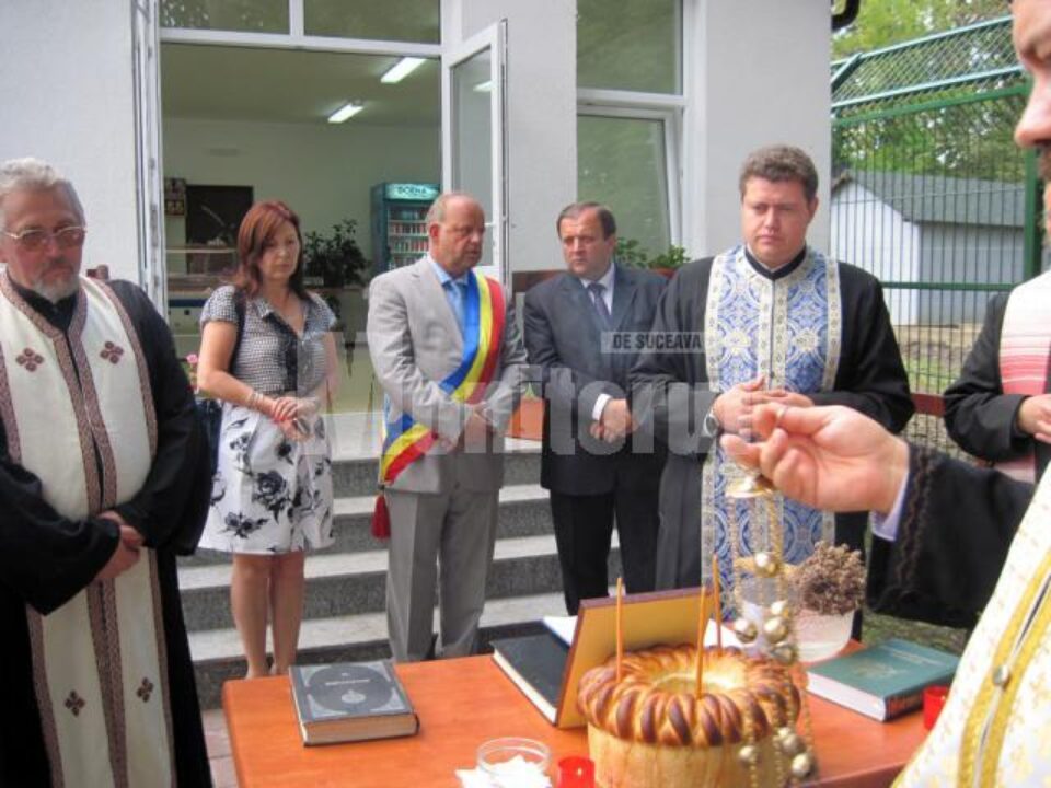 Primarul Aurel Olărean și președintele CJ Suceava, Gheorghe Flutur, inaugurând lucrările de modernizare a Parcului Zoologic din municipiul Rădăuți