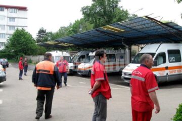 Echipajele de la Ambulanță vor renunța la echipamentele în culorile roșu și bleumarin