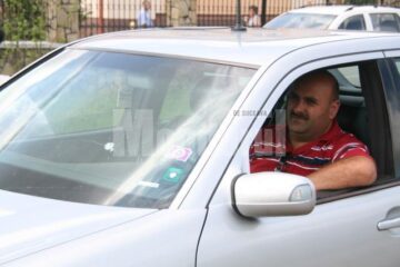 S-au trezit cu individul gol pușcă care le-a trântit o piatră în parbriz”, povestește Gheorghe Cerneleac