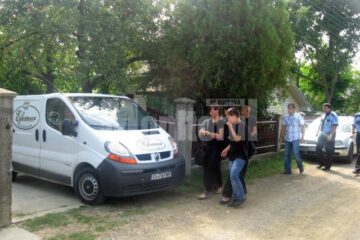 Cei doi copii și soția lui Niculai Costeniuc, sfâșiați de durere