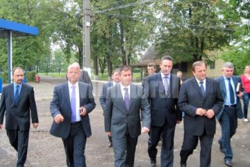 În vizita de ieri, Traian Igaș a fost însoțit de Gheorghe Flutur, președintele CJ Suceava, prefectul Sorin Arcadie Popescu și primarul Rădăuțiului, Aurel Olărean