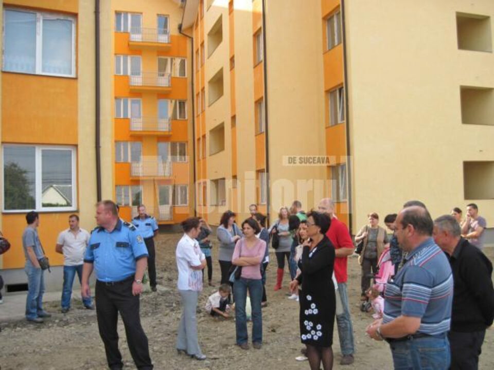 80 de familii tinere din Rădăuți au primit cheile noilor apartamente ANL din Calea Bucovinei