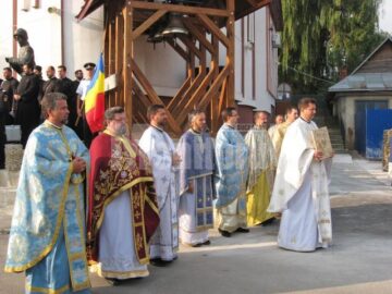 Zeci de pompieri, prezenți joi la hramul Bisericii Militare „Sf. Ierarh Iosif de la Partoș”