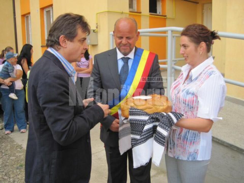 80 de familii tinere din Rădăuți au primit cheile noilor apartamente ANL
